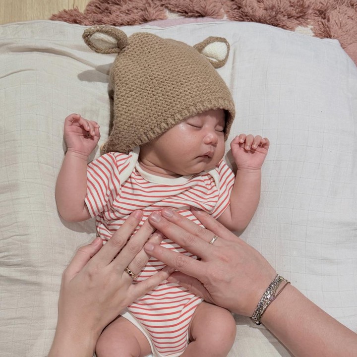 <p>Kehadiran Kendrick tampaknya membawa kebahagiaan yang tak ternilai bagi Adinda Thomas. Dalam unggahan di Instagram, perempuan 33 tahun ini pernah menuliskan ucapan terima kasihnya pada sang putra yang sudah hadir di hidupnya. "Untuk anak kami, terima kasih telah memilih aku dan Raka untuk menjadi orang tuamu. Terima kasih telah menjadikan kami sebuah keluarga dan menunjukkan kepada kami kasih sayang yang sebelumnya tidak pernah kami ketahui keberadaannya," ungkapnya di unggahan ini. (Foto: Instagram @adindathomas)</p>