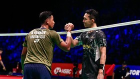 Alwi Farhan saat menghadapi Jonatan Christie di babak 16 besar Denmark Open 2026. (Arsip PBSI)