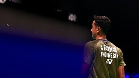 Alwi Farhan saat menghadapi Jonatan Christie di babak 16 besar Denmark Open 2026. (Arsip PBSI)