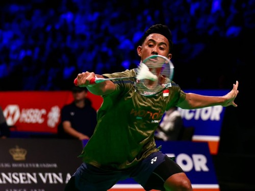 Alwi Farhan saat menghadapi Jonatan Christie di babak 16 besar Denmark Open 2026. (Arsip PBSI)