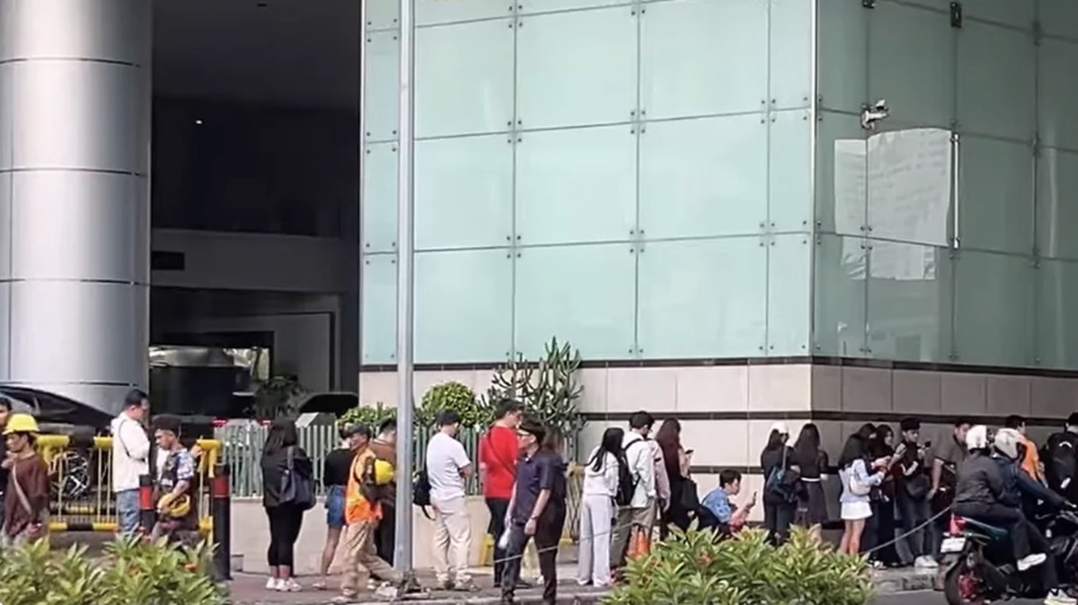 Horor Antrean iPhone 18 Pro, Warga Tunggu Semalaman Hingga Rusuh