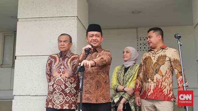 Bahlil Lahadalia menggelar jupa pers di Jakarta, Jumat (16/10).