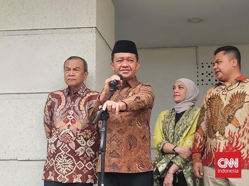 Bahlil Lahadalia menggelar jupa pers di Jakarta, Jumat (16/10).