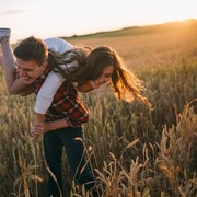 Bukan Sudah Nggak Cinta, Ini 6 Cara Mengatasi Rasa Jenuh dalam Hubungan