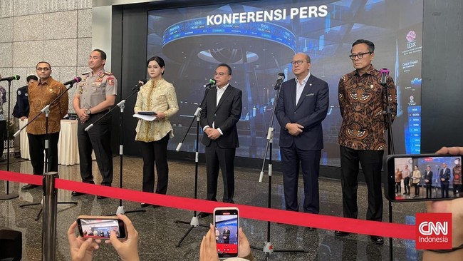 Wakil Ketua DPR RI Sufmi Dasco Ahmad, CEO Danantara Indonesia Rosan Roeslani, COO Danantara Indonesia Dony Oskaria, serta Kapolri Jenderal Suyudi Ario Seto menyambangi Gedung Bursa Efek Indonesia (BEI), Jakarta Selatan, pada Jumat (16/10).