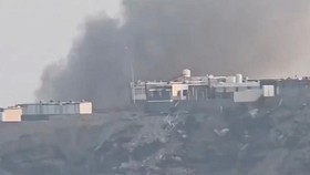 Setidaknya lima orang tewas imbas gempuran milisi Houthi di kantor krepresidenan Yaman di Aden, Al Maashiq, Kamis (15/10).