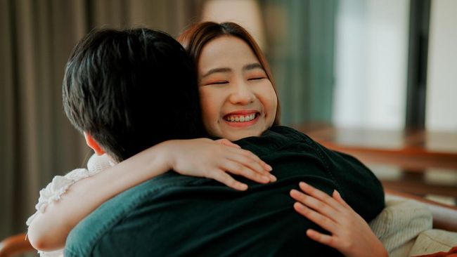 Manfaat Suami Istri Pelukan selama 20 Detik Menurut Penelitian