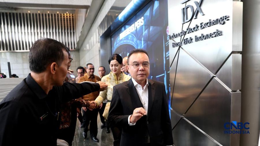 Kapolri Suyudi Ario Seto, CEO Danantara Rosan, Ketua OJK Friderica, Ketua DPR RI Sufmi Dasco, Kepala BP BUMN Dony Oskaria, Kepala Eksekutif PMDK Hasan Fawzi sambangi gedung Bursa Efek Indonesia (BEI) pada Jumat (16/10/2026).