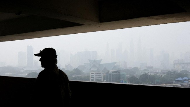 Kuala Lumpur Samar Ditelan Asap Karhutla Indonesia