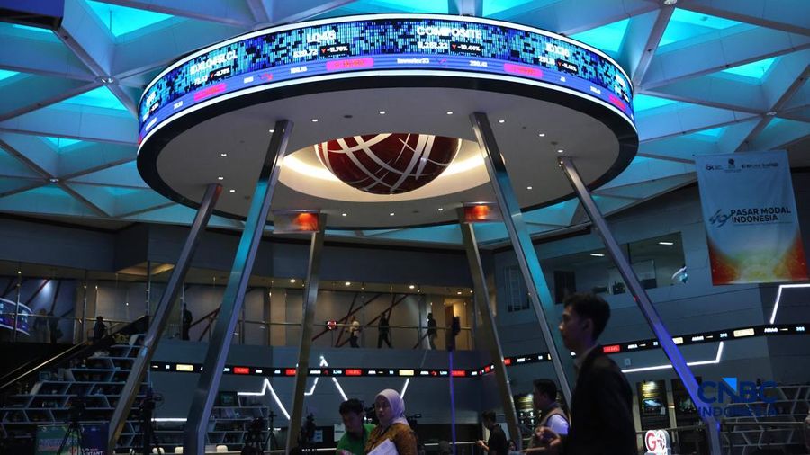 Layar menampilkan pergerakan Indeks Harga Saham Gabungan (IHSG) di Bursa Efek Indonesia, Jakarta, Jumat (16/10/2026). (CNBC Indonesia/Muhammad Sabki) Layar menampilkan pergerakan Indeks Harga Saham Gabungan (IHSG) di Bursa Efek Indonesia, Jakarta, Jumat (16/10/2026). (CNBC Indonesia/Muhammad Sabki)