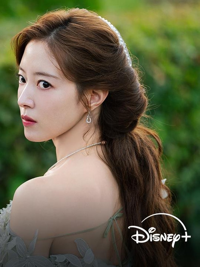Nantikan aksi Lee Se Young sebagai Rashta mulai 4 November 2026 mendatang, Beauties!/ Foto: Disney+