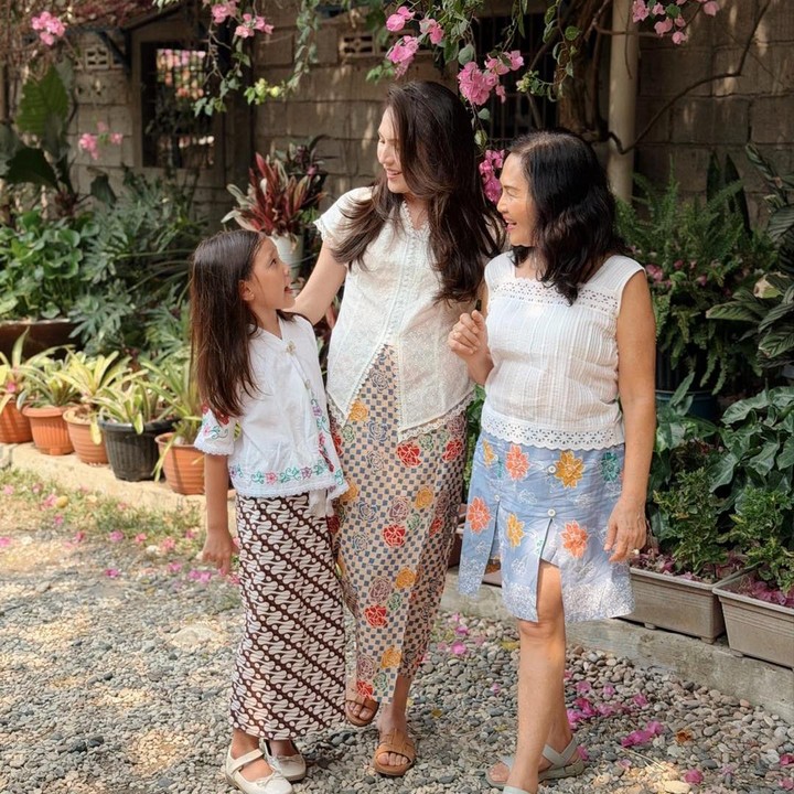 <p>Momen kebersamaan tersebut terasa semakin istimewa karena ia bisa menikmati waktu berkualitas bersama keluarga. &ldquo;Ditambah bisa<em> family time, </em>lengkap banget deh rasanya,&rdquo; ungkapnya.&nbsp;(Foto: Instagram @oliviajensen)</p>