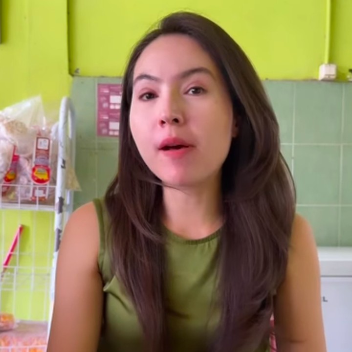 <p>Olivia juga mengajak putrinya ke salah satu tempat makan masa kecilnya. &ldquo;Aurora banyak cobain hal baru, aku juga bisa nostalgia ke tempat pertama kali kenal gado-gado.&nbsp;&nbsp;(Foto: Instagram @oliviajensen)</p>