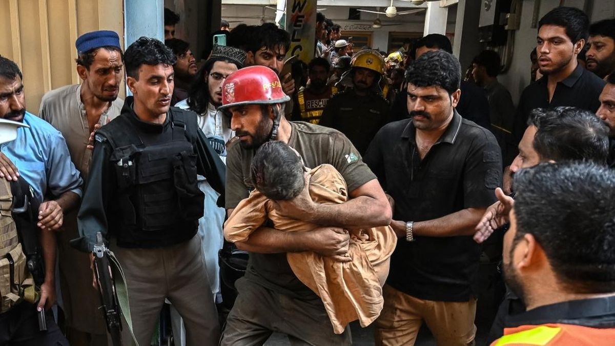 Atap Sekolah Ambruk Tewaskan 32 Anak dan Guru di Pakistan
