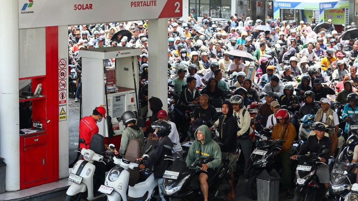 Buntut Antrean Panjang BBM, Bali Terapkan WFH dan Sekolah Daring 3 Hari