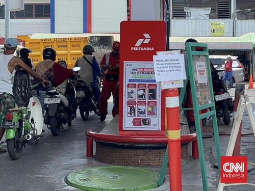 PT Pertamina Patra Niaga Regional Jatimbalinus memastikan ketersediaan pasokan bahan bakar minyak (BBM) bersubsidi di wilayah Jawa Timur berada dalam kondisi aman dan mencukupi. Hal itu merespons antrean kendaraan yang terjadi di sejumlah Stasiun Pen