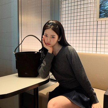 Simak Gaya Stylish Yujin IVE di Paris, Mudah Ditiru!