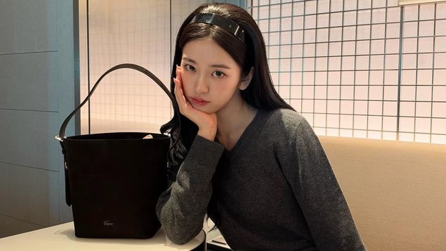 Simak Gaya Stylish Yujin IVE di Paris, Mudah Ditiru!