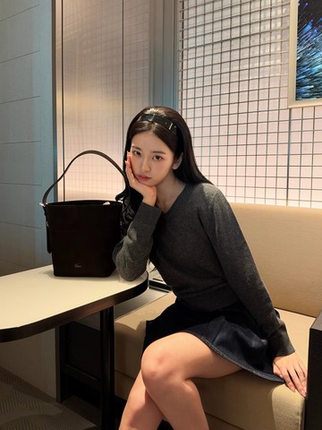 Simak Gaya Stylish Yujin IVE di Paris, Mudah Ditiru!