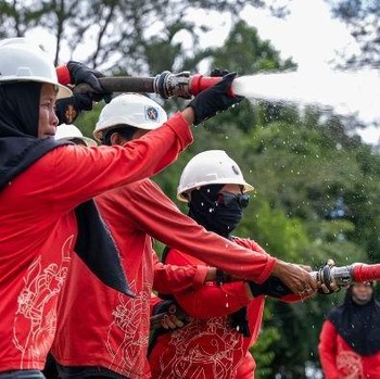 The Power of Mama, Kisah 140 Perempuan Relawan Pemadam Kebakaran di Kalimantan
