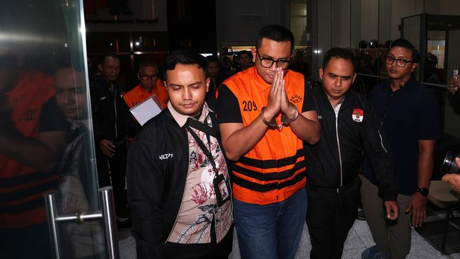 Bupati Klaten Sembunyikan Rp934 Juta Hasil Korupsi di Dalam Tong