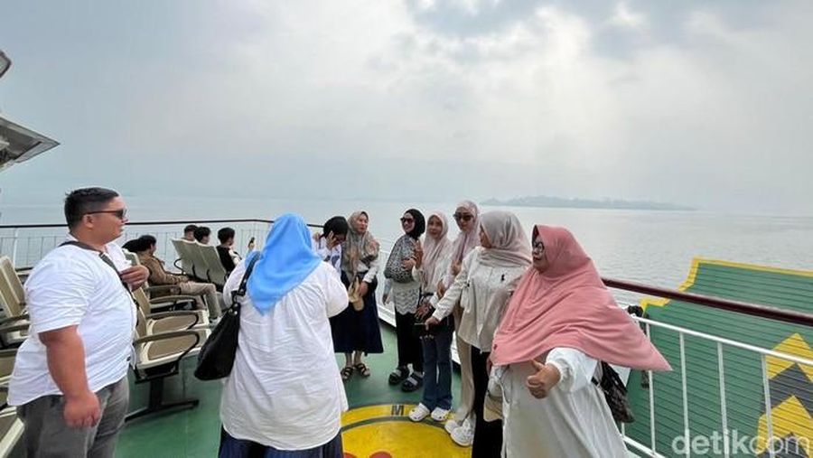 Kabut asap karhutla selimuti kawasan Danau Toba, Sumatra Utara. (Dok. Finta Rahyuni/detikSumut)