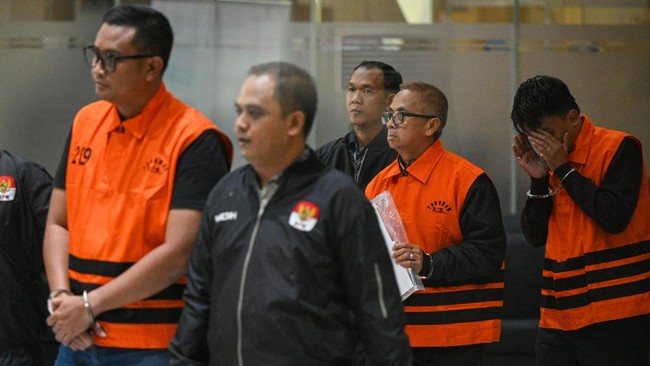 Bupati Klaten Sembunyikan Rp934 Juta Hasil Korupsi di Dalam Tong