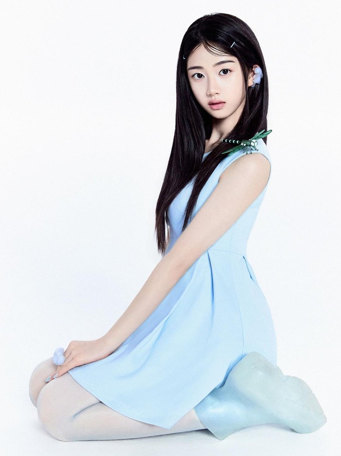 Debut sebagai model cilik, Shim Ah Yun mengejar mimpi barunya sebagai bintang idol dengan bergabung bersama A2O LITE. Member yang akrab dipanggil Ayune tersebut aktif sebagai vokalis dalam grup.