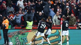 Soccer Football - Premier League - Brentford v Liverpool - GTech Community Stadium, London, Britain - October 17, 2026 Liverpool's Alexander Isak celebrates scoring their second goal with Bradley Barcola and Milos Kerkez Action Images via Reuters/Pet