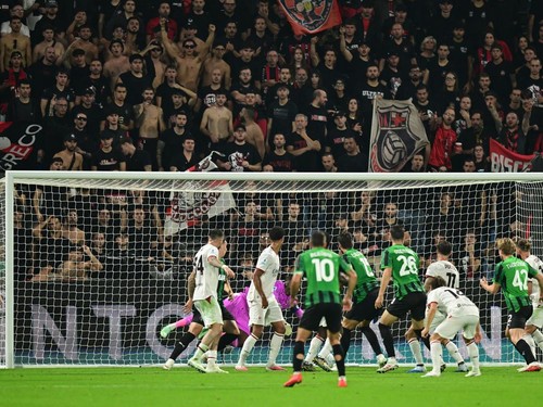Soccer Football - Serie A - U.S. Sassuolo v AC Milan - Mapei Stadium - Citta del Tricolore, Reggio Emilia, Italy - October 11, 2026 U.S. Sassuolo's Cas Odenthal scores their first goal REUTERS/Daniele Mascolo