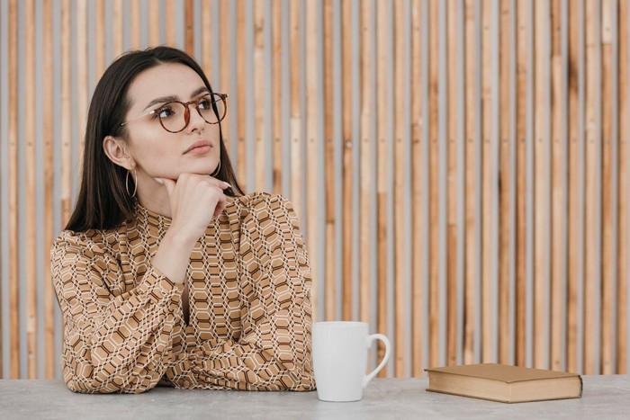 Tes kepribadian ilusi optik. jika kamu melihat wajah nenek tua pertama kali artinya kamu adalah sosok yang teliti, penuh pertimbangan, dan memerhatikan detail.