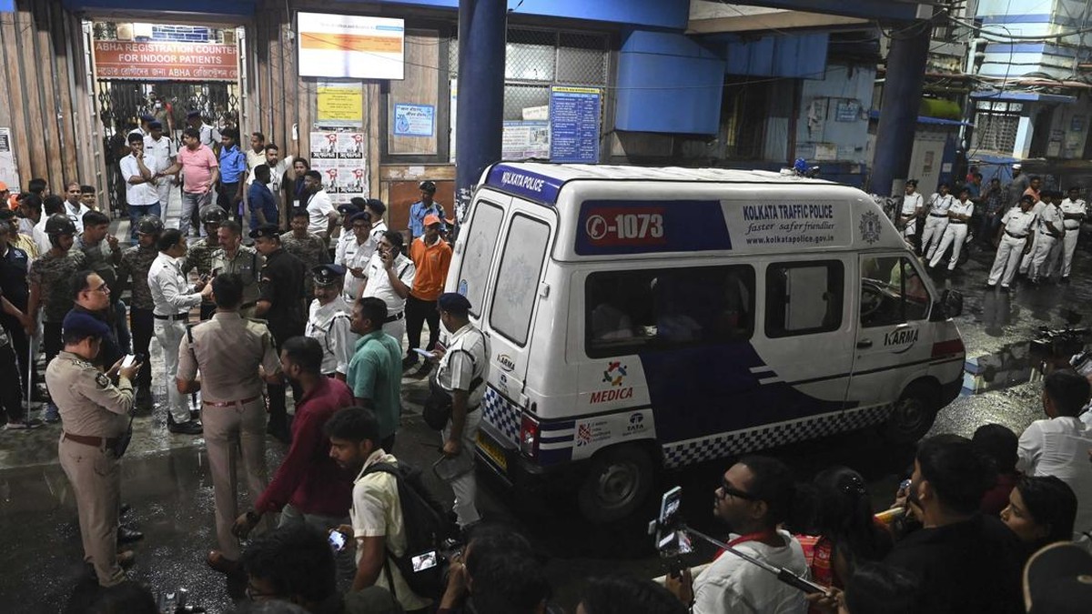 An ambulance carrying Durga Puja Pandal stampede victims stops in front of the emergency building of Calcutta Medical College and Hospital in Kolkata on October 17, 2026. At least 17 people were killed and two dozen more injured on October 17 in east