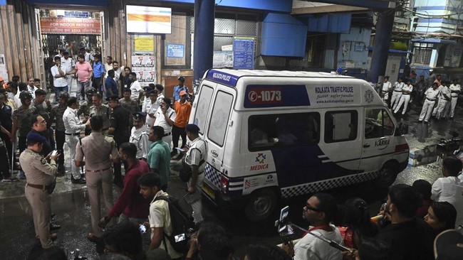 An ambulance carrying Durga Puja Pandal stampede victims stops in front of the emergency building of Calcutta Medical College and Hospital in Kolkata on October 17, 2026. At least 17 people were killed and two dozen more injured on October 17 in east
