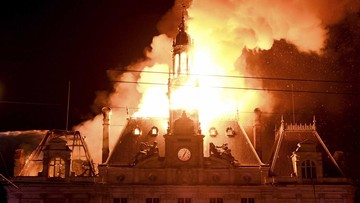 Demo Prancis Makin Ricuh, Gedung Balai Kota Rusak usai Dibakar