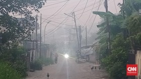 Kota Palembang kembali diselimuti kabut asap tebal pada Minggu (18/10) pagi setelah sempat menipis pada Sabtu (17/10) siang.
