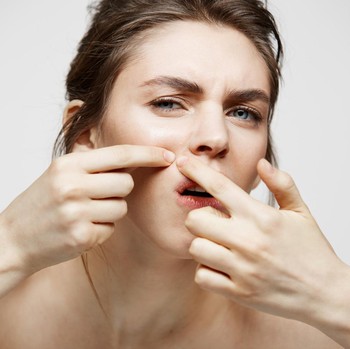 5 Kesalahan Pakai Pimple Patch yang Bikin Jerawat Tak Kunjung Kempes
