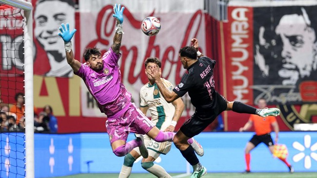 ATLANTA, GEORGIA - OCTOBER 17: German Berterame #19 of Inter Miami CF scores his team's first goal during the MLS match between Atlanta United FC and Inter Miami CF at Mercedes-Benz Stadium on October 17, 2026 in Atlanta, Georgia.   Kevin C. Cox/Gett