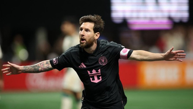 ATLANTA, GEORGIA - OCTOBER 17: Lionel Messi #10 of Inter Miami CF scores his teams third goal during the MLS match between Atlanta United FC and Inter Miami CF at Mercedes-Benz Stadium on October 17, 2026 in Atlanta, Georgia.   Brett Davis/Getty Imag