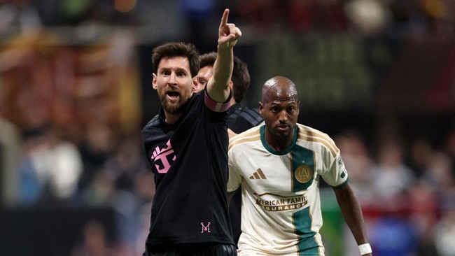 ATLANTA, GEORGIA - OCTOBER 17: Lionel Messi #10 of Inter Miami CF reacts during the MLS match between Atlanta United FC and Inter Miami CF at Mercedes-Benz Stadium on October 17, 2026 in Atlanta, Georgia.   Kevin C. Cox/Getty Images/AFP (Photo by Kev