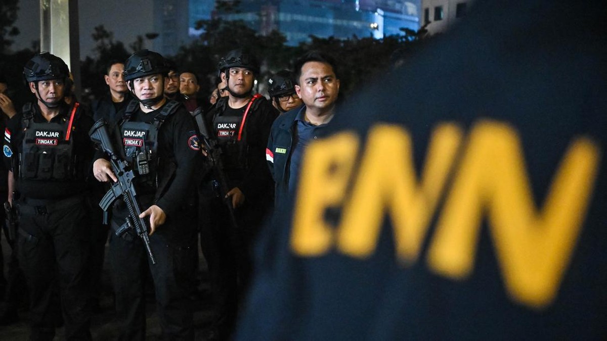 Petugas Direktorat Penindakan dan Pengejaran BNN bersiap melakukan penggerebekan saat apel di Jakarta, Minggu (18/10/2026). Sebanyak 462 personel gabungan dari Direktorat Tindak Pidana Narkoba Bareskrim Polri, Badan Narkotika Nasional (BNN) dan Polda