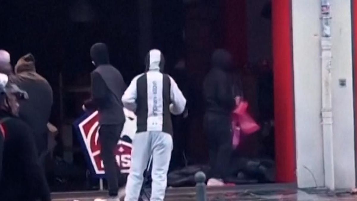Demo Rusuh di Prancis Meluas, Toko-toko Dijarah