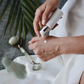 5 Penyebab Kulit Terasa Kering Meski Sudah Pakai Moisturizer
