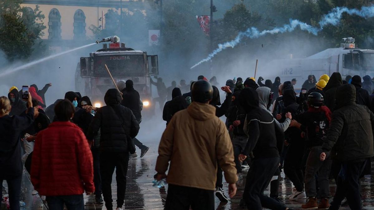 Ribuan Warga Albania Demo Jengah Biaya Hidup Tinggi, Tuntut PM Mundur