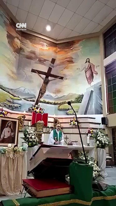 Detik-detik Pastor Tewas Saat Memimpin Misa Usai Tertimpa Salib