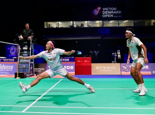 Fajar Alfian/Muhammad Shohibul FIkri mengalahkan Aaron Chia/Soh Wooi Yik pada final Denmark Open 2026 di Odense, Minggu (18/10).