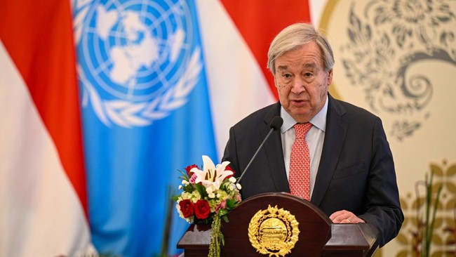 Sekretaris Jenderal (Sekjen) Perserikatan Bangsa-Bangsa (PBB) Antonio Guterres menyampaikan keterangan usai kunjungannya di Kantor Kementerian Luar Negeri, Jakarta, Senin (19/10/2026). Kunjungan tersebut untuk menghadiri kegiatan Foreign Policy Circl