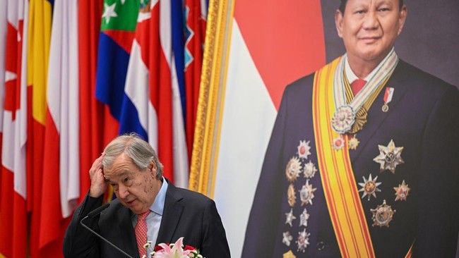 Sekretaris Jenderal (Sekjen) Perserikatan Bangsa-Bangsa (PBB) Antonio Guterres menyampaikan paparannya saat kunjunggannya di Kantor Kementerian Luar Negeri, Jakarta, Senin (19/10/2026). Kunjungan tersebut untuk menghadiri kegiatan Foreign Policy Circ
