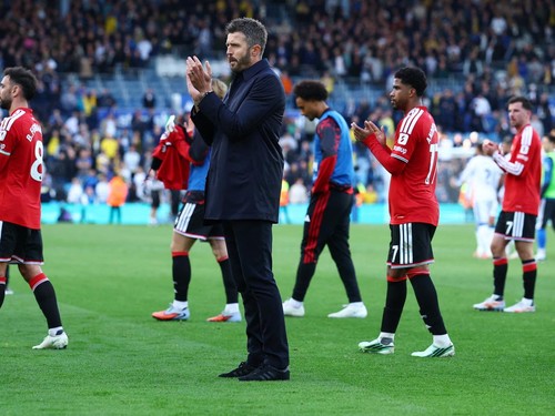 Soccer Football - Premier League - Leeds United v Manchester United - Elland Road, Leeds, Britain - October 18, 2026 Manchester United manager Michael Carrick applauds fans after the match REUTERS/Phil Noble EDITORIAL USE ONLY. NO USE WITH UNAUTHORIZ