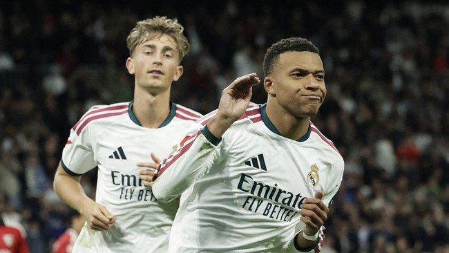 Soccer Football - LaLiga - Real Madrid v Sevilla - Estadio Bernabeu, Madrid, Spain - October 18, 2026 Real Madrid's Kylian Mbappe celebrates scoring their third goal REUTERS/Violeta Santos Moura