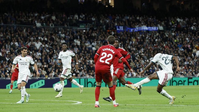 Real Madrid's Ivorian forward  #25 Yan Diomande scores his team's fourth goal during the Spanish league football match between Real Madrid CF and Sevilla FC at the Santiago Bernabeu stadium in Madrid on October 18, 2026. (Photo by Oscar DEL POZO / AF